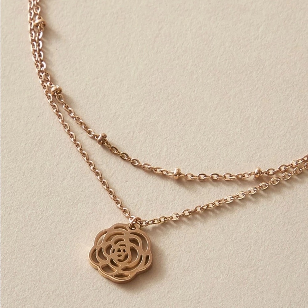 🌸 SOLD Gorgeous layered hollowed flower anklet - Picture 2 of 4